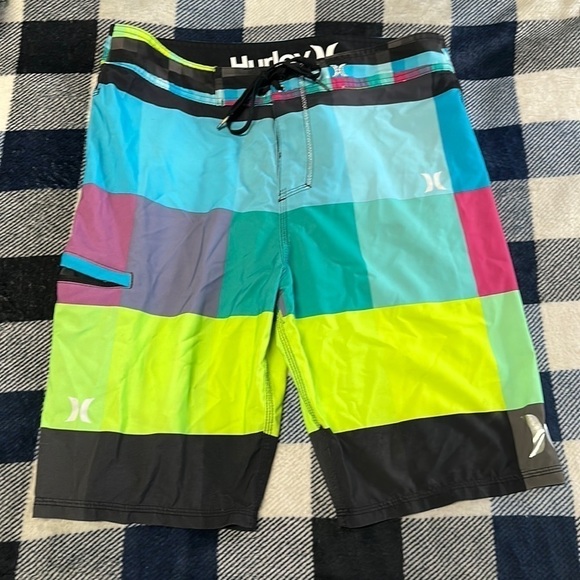 MENS hurley board shorts sz 32 - Picture 1 of 4